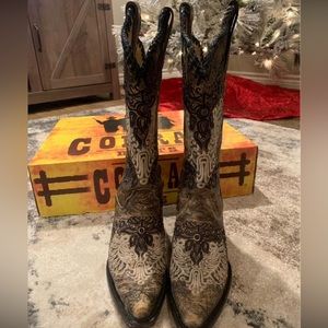 Corral Women's Antique Saddle
Studs And Whip Stitch Boot R1222-6.5M